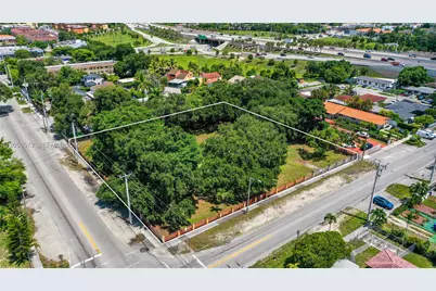 2810 NW 14th St, Miami, FL 33125 - Photo 9