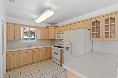 661 W 50th Pl, Hialeah, FL 33012 - Photo 19