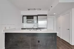 55 SE 6th St, Miami, FL 33131 - Photo 5