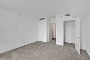 55 SE 6th St, Miami, FL 33131 - Photo 13