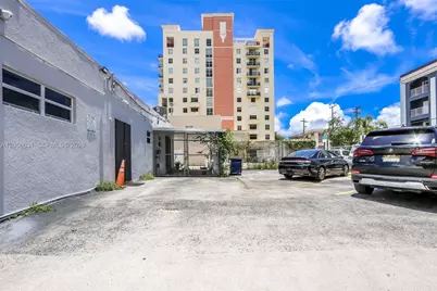 1410 SW 1st St #1420, Miami, FL 33135 - Photo 19
