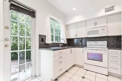 21 Madeira Ave #18, Coral Gables, FL 33134 - Photo 5