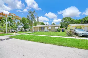304 SW 77th Ave, North Lauderdale, FL 33068 - Photo 3