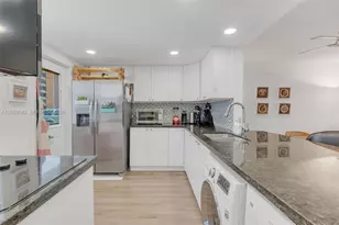 233 NE 14th Ave, Hallandale Beach, FL 33009 - Photo 11