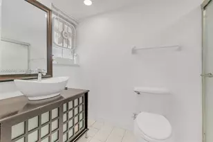 233 NE 14th Ave, Hallandale Beach, FL 33009 - Photo 21