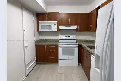 400 Kings Point Dr #311, Sunny Isles Beach, FL 33160 - Photo 3