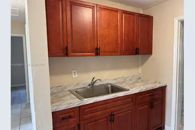 2352 NW 13th Ct, Fort Lauderdale, FL 33311 - Photo 3