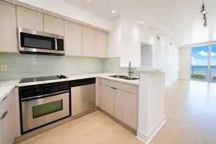 325 S Biscayne Blvd, Miami, FL 33131 - Photo 3