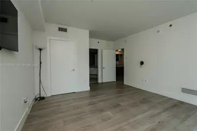 500 Brickell Ave #1407, Miami, FL 33131 - Photo 17