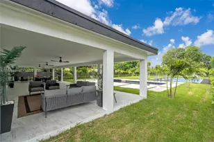 15230 NE 2nd Ave, Miami, FL 33162 - Photo 29