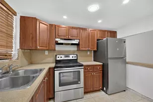 6001 Shaker Wood Cir, Tamarac, FL 33319 - Photo 3