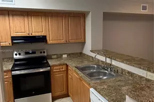 11155 SW 5th Pl, Pembroke Pines, FL 33025 - Photo 5
