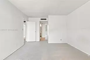3401 N Country Club Dr, Aventura, FL 33180 - Photo 15