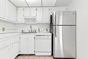 3401 N Country Club Dr, Aventura, FL 33180 - Photo 25