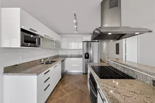 601 NE 36th St, Miami, FL 33137 - Photo 11