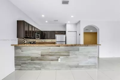 8788 W 35th Ct, Hialeah, FL 33018 - Photo 13