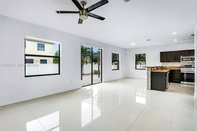 8788 W 35th Ct, Hialeah, FL 33018 - Photo 9