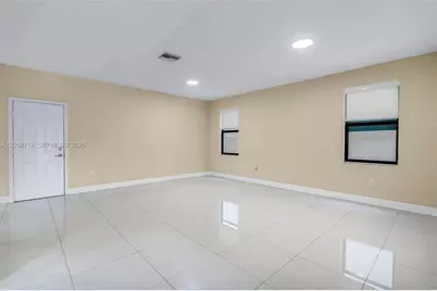 8788 W 35th Ct, Hialeah, FL 33018 - Photo 7