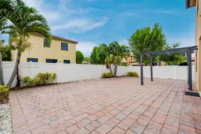 8788 W 35th Ct, Hialeah, FL 33018 - Photo 27