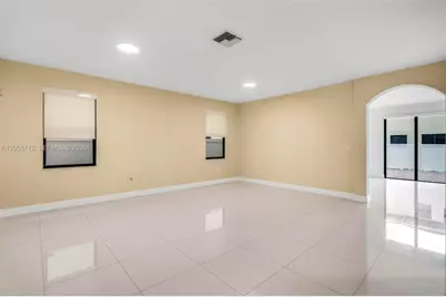 8788 W 35th Ct, Hialeah, FL 33018 - Photo 9