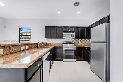 8788 W 35th Ct, Hialeah, FL 33018 - Photo 11