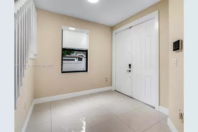 8788 W 35th Ct, Hialeah, FL 33018 - Photo 7