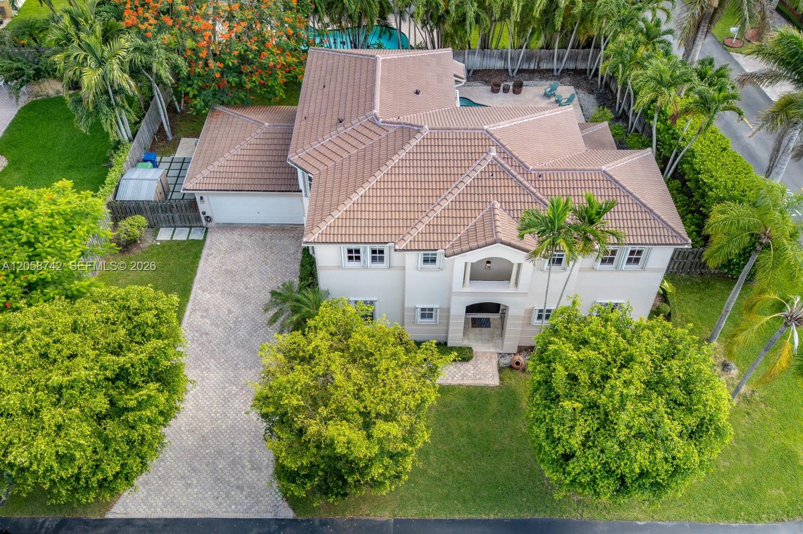 8425 SW 138th St - 8425 SW 138th St, Palmetto Bay, FL 33158 Luxury Property | Jose Angel Pina