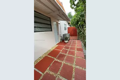 8025 NW 170th St, Hialeah, FL 33015 - Photo 15