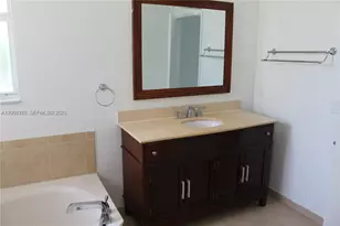 10770 NW 74th Ln, Doral, FL 33178 - Photo 37