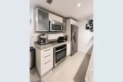 185 SW 7th St #2503, Miami, FL 33130 - Photo 5
