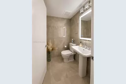 185 SW 7th St #2503, Miami, FL 33130 - Photo 9