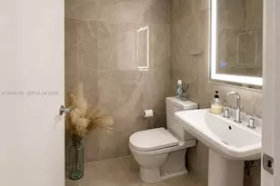 185 SW 7th St, Miami, FL 33130 - Photo 9