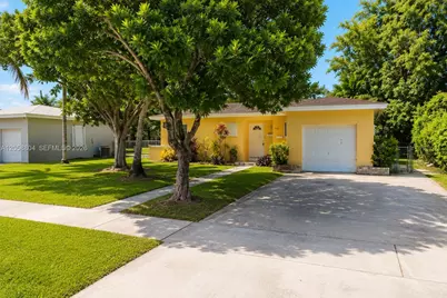 948 NW 9th Ct, Homestead, FL 33030 - Photo 3