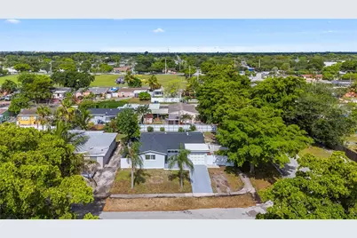 840 N 70th Way, Hollywood, FL 33024 - Photo 3