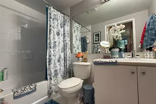 5085 NW 7th St, Miami, FL 33126 - Photo 9