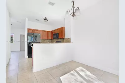 18230 NW 59th Ave #204, Hialeah, FL 33015 - Photo 3