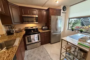 1252 S Military Trail, Deerfield Beach, FL 33442 - Photo 5