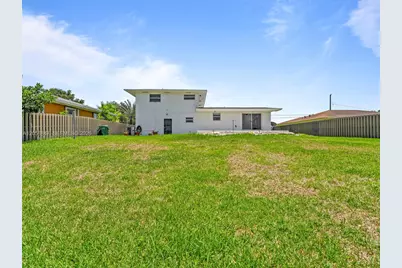 2045 NW 115th St, Miami, FL 33167 - Photo 35