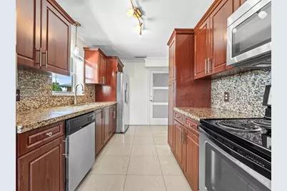 2045 NW 115th St, Miami, FL 33167 - Photo 19