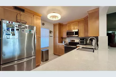 190 SE 5th Ave #104, Dania Beach, FL 33004 - Photo 5
