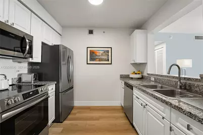900 SW 8th St #1609, Miami, FL 33130 - Photo 7