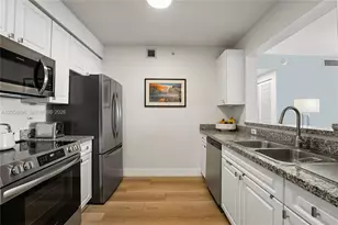 900 SW 8th St, Miami, FL 33130 - Photo 7