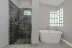 945 NW 202nd Ave, Pembroke Pines, FL 33029 - Photo 23