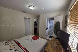 8085 NW 8th St, Miami, FL 33126 - Photo 13