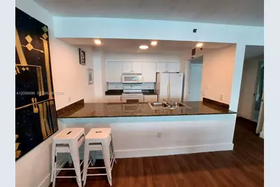 1200 Brickell Bay Dr #3708, Miami, FL 33131 - Photo 5