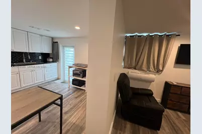 1430 NE 149th St #B, Miami, FL 33161 - Photo 3