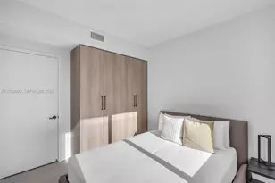 121 NE 5th St, Miami, FL 33132 - Photo 13