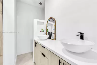 8651 SW 12th St, Pembroke Pines, FL 33025 - Photo 17