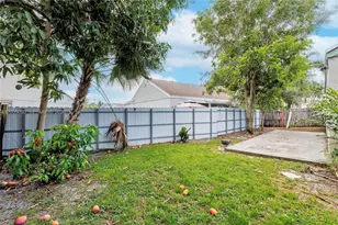 8651 SW 12th St, Pembroke Pines, FL 33025 - Photo 23