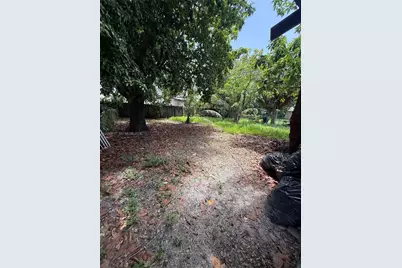 809 NW 108th St, Miami, FL 33168 - Photo 7
